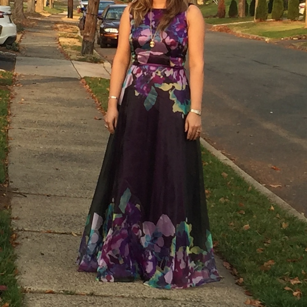 Beautiful Tahrai dress, size 6